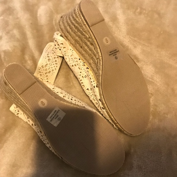 Shoes - Picture 5 of 7